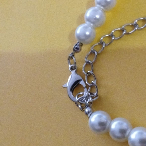 White  Pearl Necklace & Earrings Gift Set - Picture 4 of 5